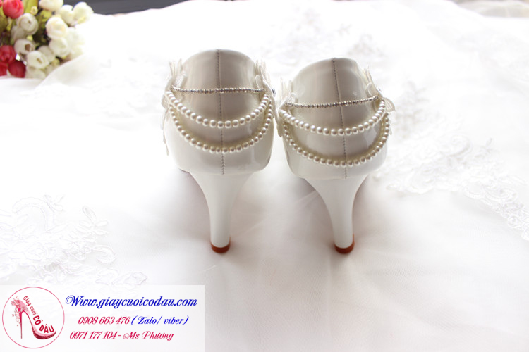 Giày cưới cô dâu đính hoa trẻ trung màu trắng GCD61