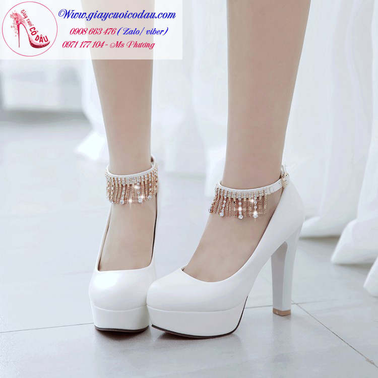 Giày cưới cô dâu màu trắng xinh xắn GCD7301 là mẫu giày cưới được yêu thích khi chụp tự do!