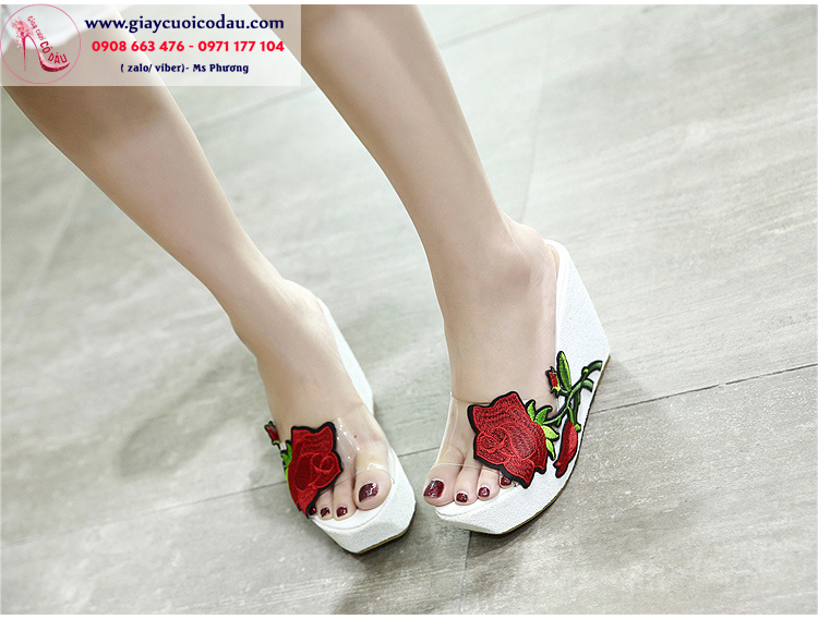 Giày cao gót đế xuồng 11cm thiết kế quai trong thêu hoa hồng thời thượng!