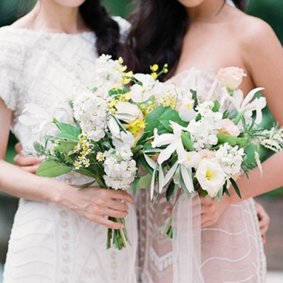 4 cách phổ biến kết hợp hoa cầm tay của cô dâu và phù dâu